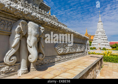 Stupa in the Royal Palace, in the capital city of Phnom Penh, Cambodia, Indochina, Southeast Asia, Asia Stock Photo