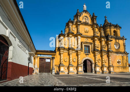 Mexican-style baroque facade of the Iglesia de la Recoleccion church built in 1786, Leon, Nicaragua Stock Photo