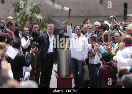Bogota, Colombia. 9th Apr, 2015. Colombian President Juan Manuel Santos (C-L) and Bogota's Mayor Gustavo Petro (C-R) take part in the march for peace, marking the National Day of Memory and Solidarity with the Victims of Armed Conflict, in Bogota, Colombia, on April 9, 2015. © Juan David Paez/COLPRENSA/Xinhua/Alamy Live News Stock Photo