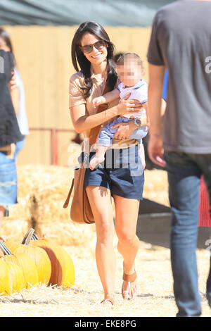 Jordana Brewster takes her son, Julian to Mr. Bones Pumpkin Patch along with her parents Alden and Maria Featuring: Jordana Brewster,Julian Form-Brewster Where: Los Angeles, California, United States When: 05 Oct 2014 Stock Photo