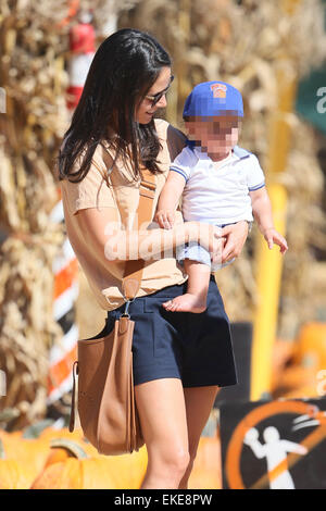 Jordana Brewster takes her son, Julian to Mr. Bones Pumpkin Patch along with her parents Alden and Maria Featuring: Jordana Brewster,Julian Form-Brewster Where: Los Angeles, California, United States When: 05 Oct 2014 Stock Photo