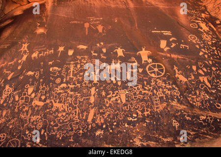 Indian petroglyphs, Newspaper Rock State Historic Monument, Utah Stock Photo