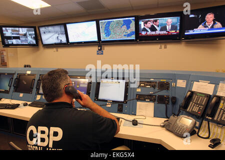 CBP utilizes the Mobile VACIS System in Seattle to scan trucks and ...