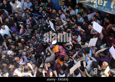 Srinagar, Kashmir. 10th April, 2015. chairmain Mohammad Yasin Malik Address meadia persons out side party HQS. in Maisuma   summer capital of Indian administered Kashmir on April 10,2015.Protests escalate  against the separate townships for Kashmiri Pandits. Jammu and Kashmir Chief Minister Mufti Mohammad Sayeed has accepted the demand for creating separate zones for Kashmir Pandits in the state. Credit:  NISARGMEDIA/Alamy Live News Stock Photo