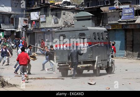 Srinagar, Kashmir. 10th April, 2015. Kashmiri Muslim protester damage