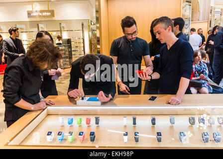 Paris, France. New Apple Corp. Store Opens in French Department Store, Galeries Lafayette for I-Watch Customers Looking at Products, Shop Clerk, shopper choosing goods, apple customer, apple boutique Stock Photo