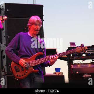 File. 10th Apr, 2015. Grateful Dead members Phil Lesh, Bill Kreutzmann, Mickey Hart and Bob Weir will be joined by Phish guitarist Trey Anastasio, RatDog keyboardist Jeff Chimenti and one-time GD member Bruce Hornsby for a pair of additional Fare Thee Well - Celebrating 50 Years of Grateful Dead performances at Levi's Stadium in Santa Clara, California June 27 and 28. The shows come one weekend before the Grateful Dead's 'core four' play their final shows together (along with Trey, Jeff and Bruce) at Soldier Field in Chicago July 3 - 5. Pictured - A September 7, 2013 - Arrington, Virginia, U Stock Photo