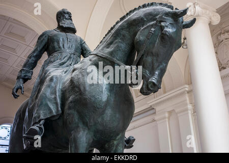 Equestrian statue of Leopold II of Belgium in the Cinquantenaire Museum / Jubelparkmuseum in Brussels, Belgium Stock Photo