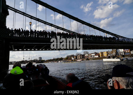 London, UK. 11th Apr, 2015. BNY Mellon Boat Races Day. Mens Boat Race. Huge crowds lined the route, here seen as the boats pass under Hammersmith Bridge Cambridge Crew (light blue) &#x2013; Bow: Jasper Holst, 2:Luke Juckett, 3: Joshua Hooper, 4: Alexander Leichter, 5: William Warr, 6: Matthew Jackson, 7: Ben Ruble, Stroke: Henry Hoffstot, Cox: Ian Middleton. Oxford Crew (dark blue) - Bow: Will Geffen, 2: James O'Connor, 3: Henry Goodier, 4: Tom Swartz, 5: Jamie Cook, 6: Michael DiSanto, 7: Sam O'Connor, Stroke: Constantine Louloudis, Cox: Will Hakim Credit:  Action Plus Sports/Alamy Live News Stock Photo