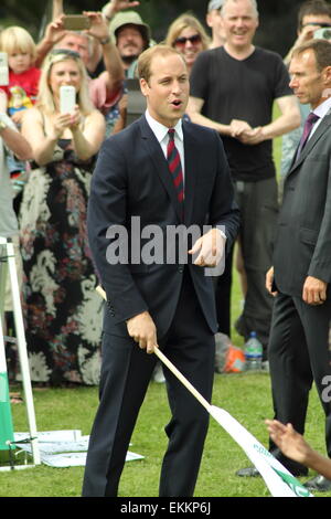 Prince William gets a primary school running race underway in the War Memorial Park, Coventry, UK Stock Photo