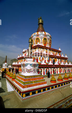 China, Tibet, Qinghai province, Tongren (Repkong), Wutun Si monastery, tibetan stupa Stock Photo