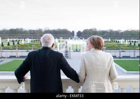 HANDOUT - Bundeskanzlerin Angela Merkel und der indische Premierminister Narendra Modi nach der Eröffnungszeremonie der Hannover Messe am 12.04.2015 in Schloss Herrenhausen zu Beginn eines von der Bundeskanzlerin gegebenen Abendessens. Foto: Bundesregierung/Guido Bergmann/dpa (ACHTUNG: Nur zur redaktionellen Verwendung im Zusammenhang mit der aktuellen Berichterstattung und nur bei Nennung: 'Foto: Bundesregierung/Guido Bergmann/dpa') (c) dpa - Bildfunk Stock Photo