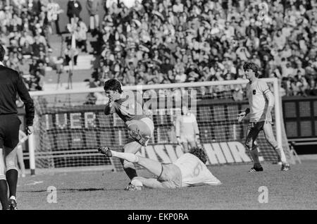 1978 World Cup Second Round Group A match in Buenos Aires, Argentina. Italy 1 v Holland 2. Italy's Paolo Rossi tackled by Wim Jansen 21st June 1978. Stock Photo