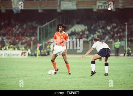 England v Holland World Cup Finals Group F match at the Stadio Sant'Elia, Cagliari, Italy, 16th June 1990. Ruud Gullit on the ball Final score: England 0-0 Holland Stock Photo