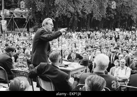 Michael Foot Labour MP for Ebbw Vale, addresses welsh miners, 15th June 1963. Stock Photo