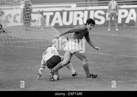 1978 World Cup Second Round Group A match in Buenos Aires, Argentina. Italy v West Germany 0. Italy's Paolo Rossi challenged by Berti Vogts. 14th June 1978. Stock Photo