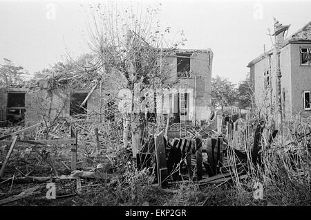 V2 Rocket incident at Tewkesbury Terrace, Bounds Green Road, Southgate. Parts of the rocket after the explosion. 16th September 1944. Stock Photo