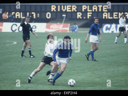 1978 World Cup Second Round Group A match in Buenos Aires, Argentina. Italy 0 v West Germany 0. Italy's Paolo Rossi challenged by Bernd Dietz. 14th June 1978. Stock Photo