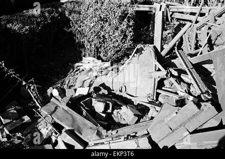 V2 Rocket incident at Tewkesbury Terrace, Bounds Green Road, Southgate. Parts of the rocket after the explosion. 16th September 1944. Stock Photo