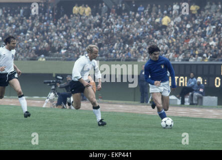 1978 World Cup Second Round Group A match in Buenos Aires, Argentina. Italy 0 v West Germany 0. Italy's Paolo Rossi gets away from Berti Vogts. 14th June 1978. Stock Photo