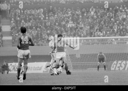 1978 World Cup Second Round Group A match in Buenos Aires, Argentina. Italy v West Germany 0. Italy's Paolo Rossi is fouled by Berti Vogts. 14th June 1978. Stock Photo