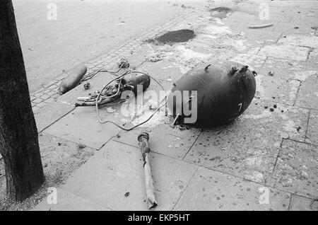 V2 Rocket incident at Tewkesbury Terrace, Bounds Green Road, Southgate. Parts of the rocket after the explosion. 16th September 1944. Stock Photo