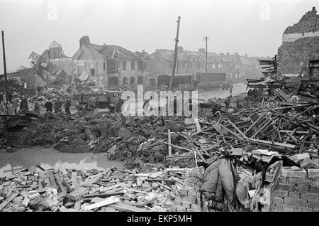 V2 Rocket incident at Chingford Road, Walthamstow. Remains of a surface shelter in which 8 people were killed and many more casualties in surrounding houses. 8th February 1945. Stock Photo