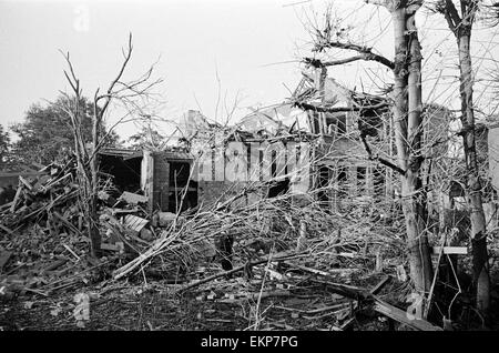 V2 Rocket incident at Tewkesbury Terrace, Bounds Green Road, Southgate. Parts of the rocket after the explosion. 16th September 1944. Stock Photo