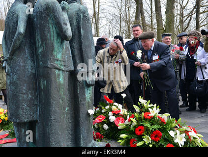 Nordhausen, Germany. 13th Apr, 2015. People commemorate the liberation of the Mittelbau-Dora concentration camp seventy years ago with a wreath laying in Nordhausen, Germany, 13 April 2015. Former prisoners, their relatives and politicians gathered in front of the old crematory for a commemorative ceremony. Beginning in 1943 the Mittelbau-Dora prisoners were forced to build V1 and V2 rockets for the NS regime under unspeakable conditions. Every third of the 60.000 forced labourers died in the camp. Photo: Martin Schutt/dpa/Alamy Live News