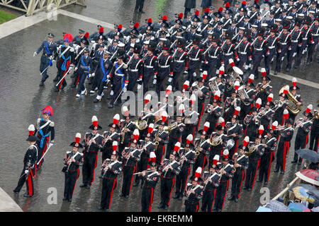 Vatican City, Vatican. 05th Apr, 2015. The Military Corps parade during the Holy Mass in St. Peter's Square in Vatican City to celebrate the traditional 'Urbi et Orbi' of Easter. During the ceremony, Pope Francis blessed the faithful and talked about the hard moment for the world's peace © Davide Fracassi/Pacific Press/Alamy Live News Stock Photo