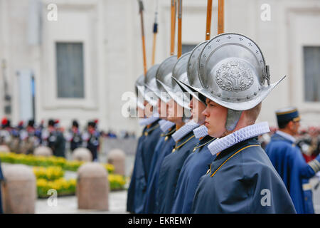 Vatican City, Vatican. 05th Apr, 2015. The Military Corps parade during the Holy Mass in St. Peter's Square in Vatican City to celebrate the traditional 'Urbi et Orbi' of Easter. During the ceremony, Pope Francis blessed the faithful and talked about the hard moment for the world's peace © Davide Fracassi/Pacific Press/Alamy Live News Stock Photo