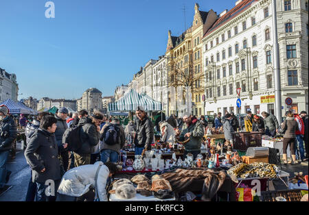 Vienna Naschmarkt Linke Wienzeile flea market antique market with lots of people shopping 19th century architecture in the back Stock Photo