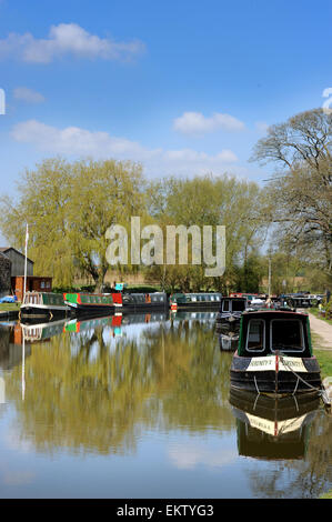 Narrowboats on the Oxford Canal near Kidlington Oxfordshire UK Stock Photo
