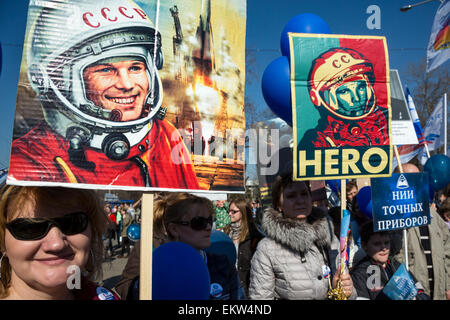 Russia, Moscow, 12 of April 2015: Participants in the Star Parade hold portraits of the first cosmonaut Yuri Gagarin on Cosmonautics Day march by the central alley at the Exhibition of Achievements of the National Economy in Moscow Stock Photo