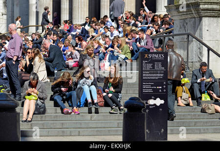 London, UK. 14th April, 2015.  People make the most of the sun during the lunch hour - the Steps of St Pauls Cathedral Credit:  PjrNews/Alamy Live News Stock Photo