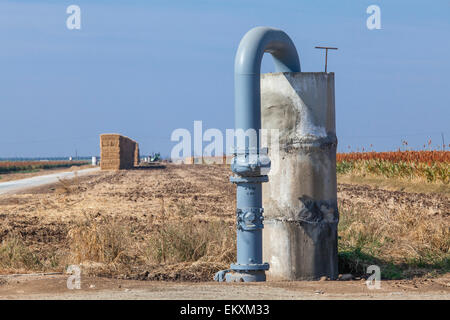 Groundwater well and standpipe for crop irrigation. Porterville, Tulare County, San Joaquin Valley, California, USA Stock Photo