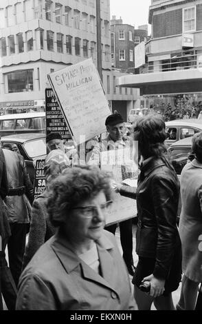 Spike Milligan & wife Paddy use a Sandwich board - borrowed from ...