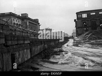 The Berlin Wall was a concrete and earth barrier built by the Soviet Union and German Democratic Republic (GDR, East Germany) that enclosed the city of West Berlin, separating it from East Germany, including East Berlin. The Wall included guard towers pla Stock Photo