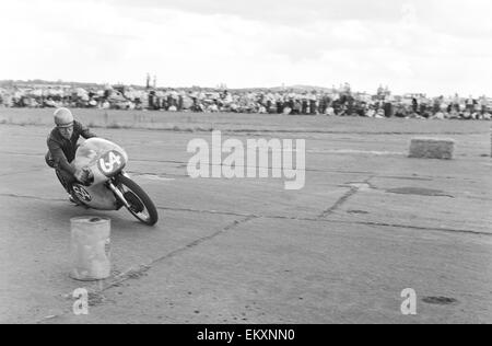 Action from the Daily Herald Motor Cycle Racing Championship at Thruxton. 2nd August 1959 Stock Photo