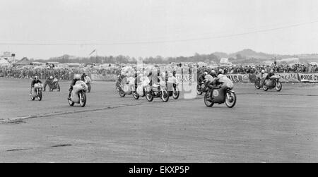 Action from the Daily Herald Motor Cycle Racing Championship at Thruxton. Stock Photo