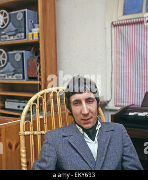 THE WHO  Pete Townshend at his London home in 1967. Photo Tony Gale