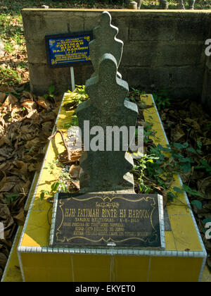 Malay cemetery next to Malabar mosque, Singapore Stock Photo