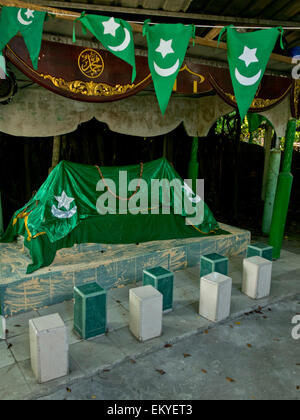 Malay cemetery next to Malabar mosque, Singapore Stock Photo