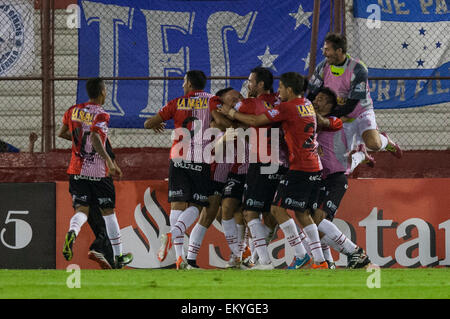 Buenos Aires, Argentina. 14th Apr, 2015. Huracan's players of Argentina, celebrate the Federico Mancinelli?s scoring during the match of Copa Libertadores against Brazil's Cruzeiro, in the Tomas Adolfo Duco Stadium, in Buenos Aires, Argentina, on April 14, 2015. Huracan won the game 3-1. Credit:  Martin Zabala/Xinhua/Alamy Live News Stock Photo