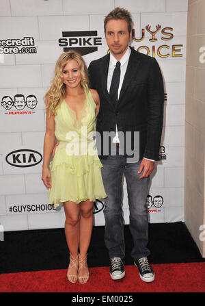 LOS ANGELES, CA - JUNE 3, 2012: Kristen Bell & Dax Shepard at Spike TV's 2012 Guys Choice Awards at Sony Studios, Culver City, CA. Stock Photo