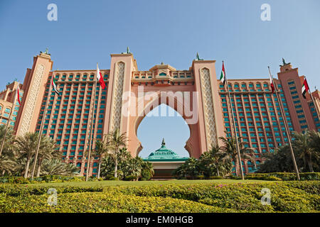 DUBAI, UAE-NOVEMBER 3: View Atlantis Hotel on November 3, 2013 in Dubai, UAE. The resort consists of two towers linked by a brid Stock Photo