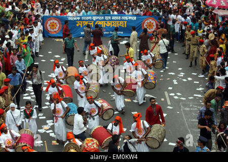 Dhaka, Bangladesh. 14th April, 2015. Revellers attend a rally in celebration of the Bengali New Year or “Pohela Boishakh” in Dhaka on April 14, 2015. The Bengali calendar or Bangla calendar is a traditional solar calendar and the year begins on Pohela Boishakh, which falls on April 14 in Bangladesh. Credit:  Mamunur Rashid/Alamy Live News Stock Photo