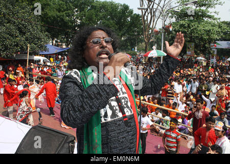 Dhaka, Bangladesh. 14th April, 2015. A singer performs at Ramna Perk to  celebration of the Bengali New Year or “Pohela Boishakh” in Dhaka on April 14, 2015. The Bengali calendar or Bangla calendar is a traditional solar calendar and the year begins on Pohela Boishakh, which falls on April 14 in Bangladesh. Credit:  Mamunur Rashid/Alamy Live News Stock Photo