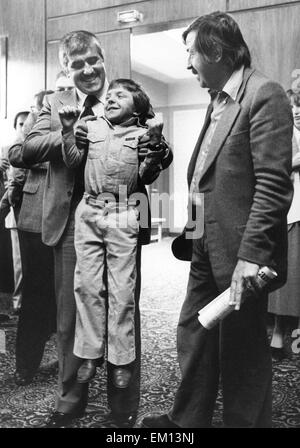 FILE - A file picture dated 03 May 1979 shows German Nobel Prize-winning novelist Guenter Grass (R), David Bennent and Mario Adorf (L) at the premiere of the movie 'Die Blechtrommel' in Berlin, Germany. Goettingen-based publishing house Steidl confirmed on 13 April 2015 the death of Guenther Grass. Photo: Konrad Giehr/dpa Stock Photo