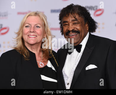 Frankfukrt, Germany. 14th Apr, 2015. US musician and singer George McCrae (R) and his wife Yvonne arrive for the LEA Live Entertainment Award in Frankfukrt, Germany, 14 April 2015. The award honours exceptional perfomances in the German language show and entertainment industry. Photo: Arne Dedert/dpa/Alamy Live News Stock Photo